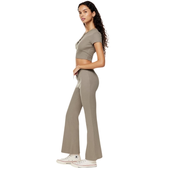 Aritzia Sunday Best Baby Waffle Kick Flare Pant In Turner Taupe - Picture 12 of 15